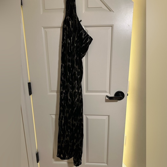 BCBGMaxAzria Jaxon One-shoulder Black/Gold Velvet Evening Dress sz 6 (Like New!) - Picture 6 of 16